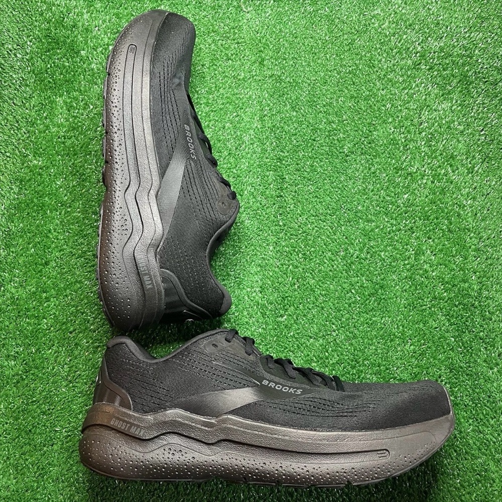 Brooks Ghost Max 2 Men's Size 11 2e Wide
Running Shoes